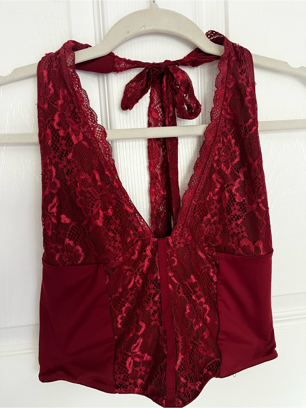 Lincoyee Burgundy Red Lace Plunge Halter Top Size Small